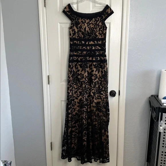 Tadashi Shoji Textured Lace Mermaid Gown black nude illusion size 8 - Picture 3 of 12